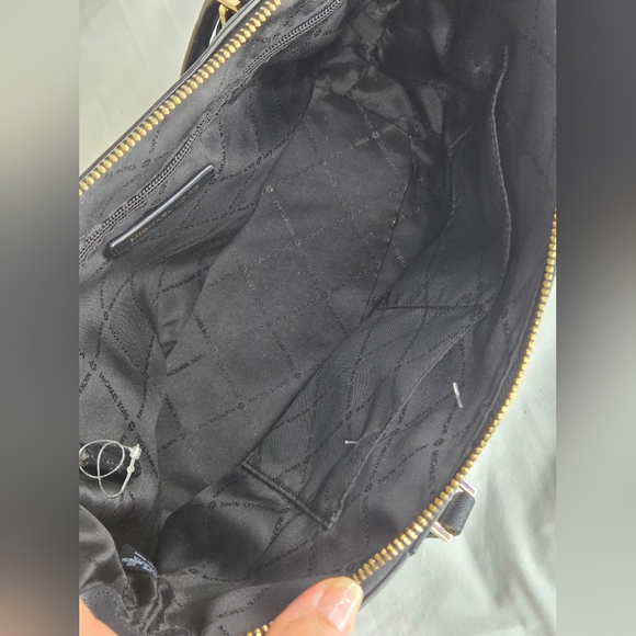 Michael Kors aprox 11"x10"inchs- Black Tote Bag W/ Golden Hardware - Picture 8 of 15